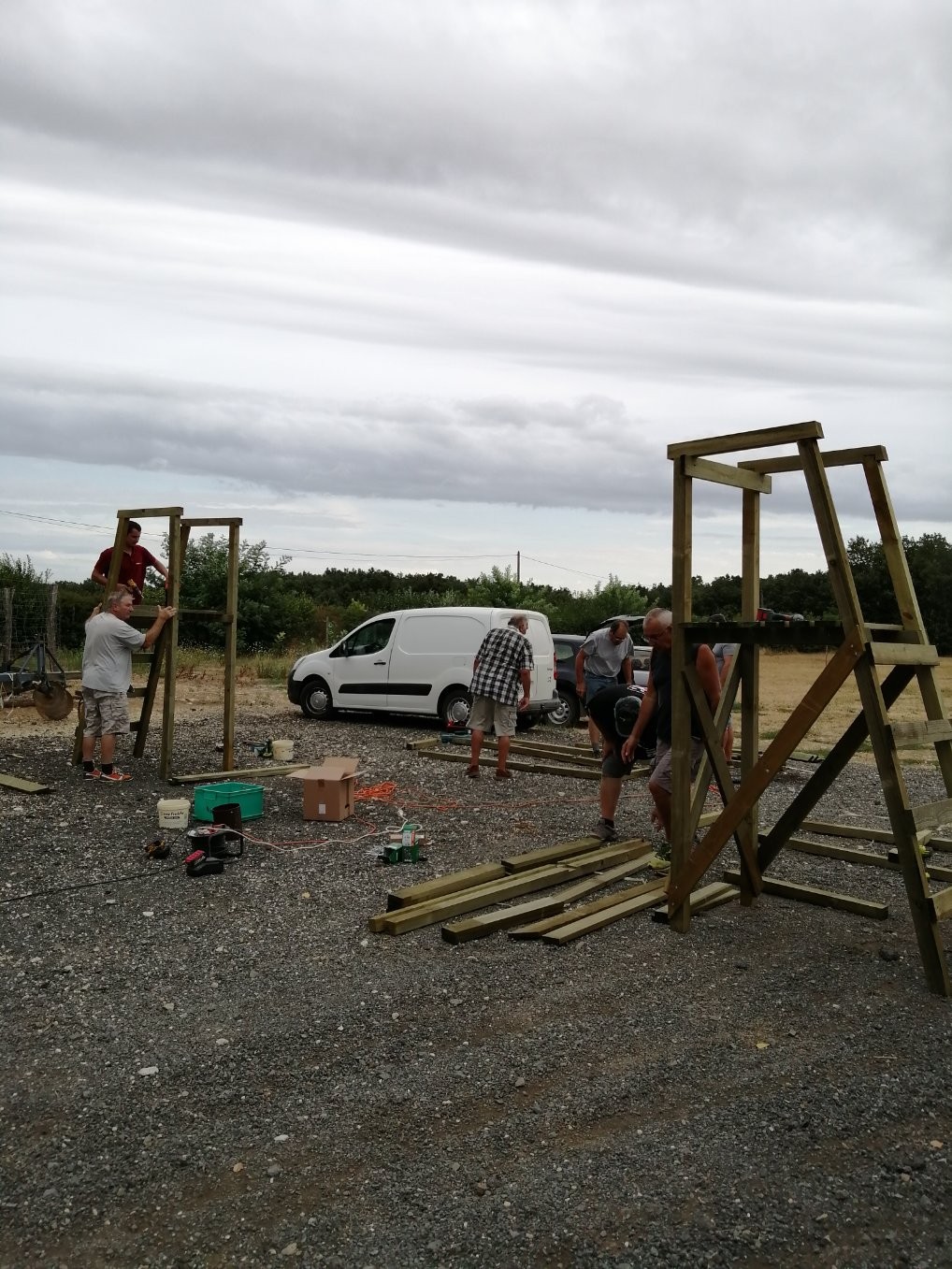 Montage des miradors 13 08 2020